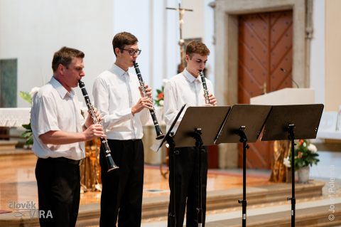 Koncert "Překovejte zbraně v nástroje míru"