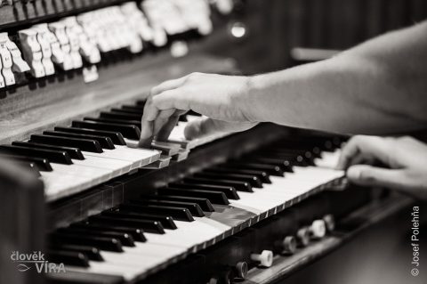 Koncert "Překovejte zbraně v nástroje míru"