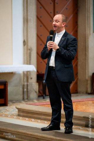 Koncert "Překovejte zbraně v nástroje míru"