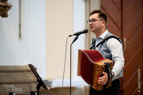 Koncert "Překovejte zbraně v nástroje míru"