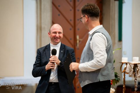 Koncert "Překovejte zbraně v nástroje míru"