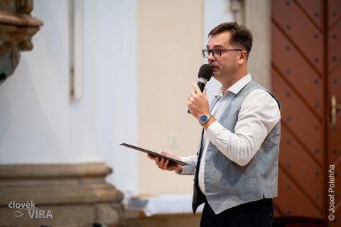 Koncert "Překovejte zbraně v nástroje míru"
