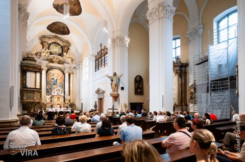 Koncert "Překovejte zbraně v nástroje míru"