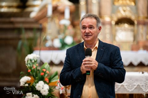 Koncert "Překovejte zbraně v nástroje míru"