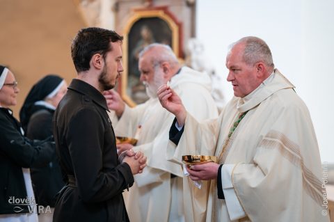 Mše sv. na poděkovaní za 75 let komunity dominikánských mnišek ČaV