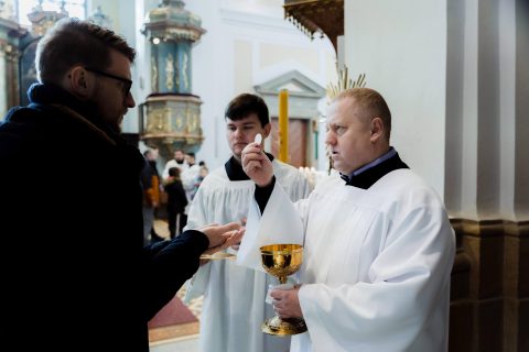 Obřad pověření ke službě podávání svatého přijímání  – Jarek a Lukáš