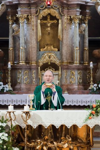 Obřad pověření ke službě podávání svatého přijímání  – Jarek a Lukáš