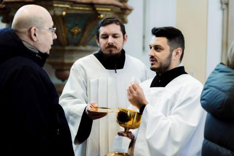 Obřad pověření ke službě podávání svatého přijímání  – Jarek a Lukáš