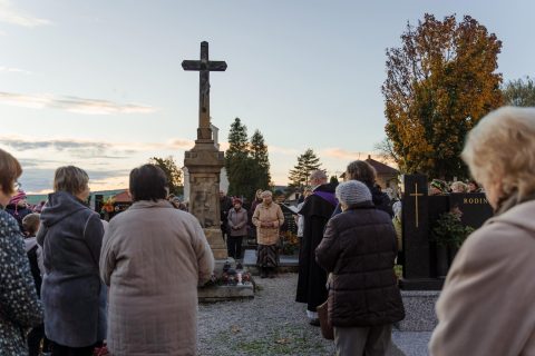 Pobožnost za zemřelé – starý hřbitov Uherský Brod 2023