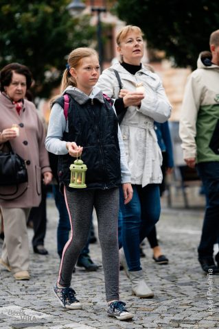 Průvod se svícemi od farního do klášterního kostela