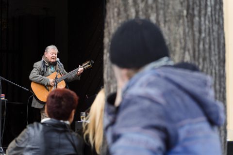 Vladimír Merta na schodech